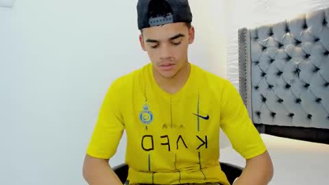 SAMUEL online show from March 21, 3:33 am