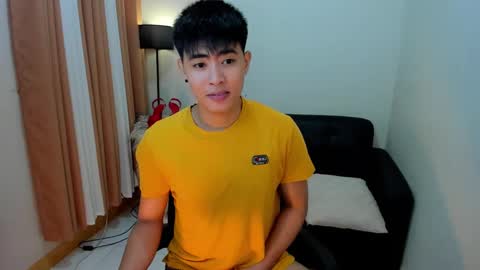 Snapshot of samuelangelo chatting on December 13, 6:53 am Sam online show from December 13, 6:53 am