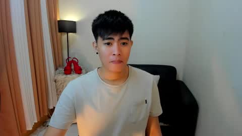 Snapshot of samuelangelo chatting on December 16, 8:31 am Sam online show from December 16, 8:31 am