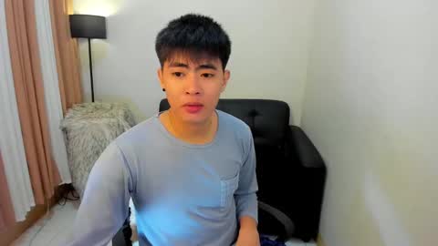 Snapshot of samuelangelo chatting on December 19, 6:34 pm Sam online show from December 19, 6:34 pm