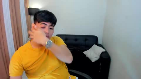 Snapshot of samuelangelo chatting on February 4, 8:13 am Sam online show from February 4, 8:13 am