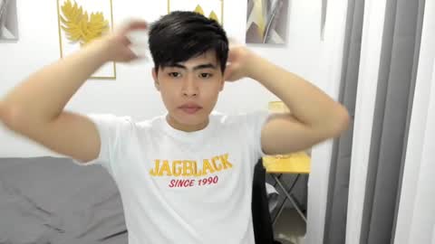 Snapshot of samuelangelo chatting on February 23, 6:49 am Sam online show from February 23, 6:49 am