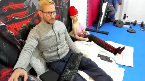 Snapshot of samuraijiu1 chatting on December 23, 1:36 am Samuraijiu online show from December 23, 1:36 am