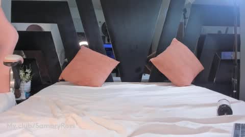 Snapshot of samy_ross_ chatting on December 4, 7:23 pm Find me at when im offline here. online show from December 4, 7:23 pm