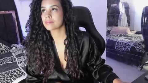 Snapshot of samykiss chatting on May 10, 1:16 pm SamyHolbrook online show from May 10, 1:16 pm