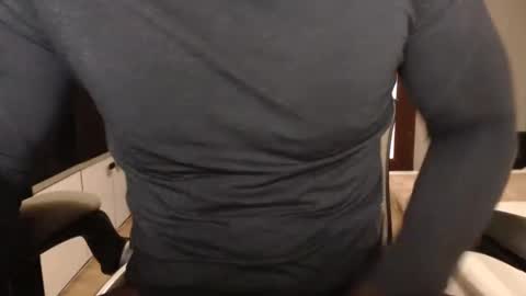 Snapshot of sanchezerik4 chatting on December 5, 11:16 am Sanchez Erik online show from December 5, 11:16 am
