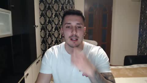 Snapshot of sanchezerik4 chatting on February 25, 4:10 pm Sanchez Erik online show from February 25, 4:10 pm