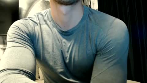 Snapshot of sanchezerik4 chatting on July 2, 10:49 pm Sanchez Erik online show from July 2, 10:49 pm