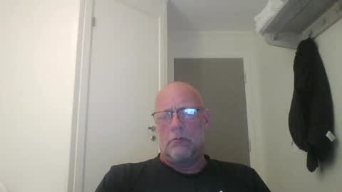 Snapshot of sandnesrune523 chatting on April 15, 5:53 pm sandnesrune523 online show from April 15, 5:53 pm