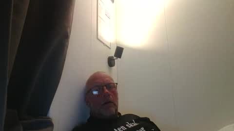 Snapshot of sandnesrune523 chatting on April 19, 8:57 am sandnesrune523 online show from April 19, 8:57 am