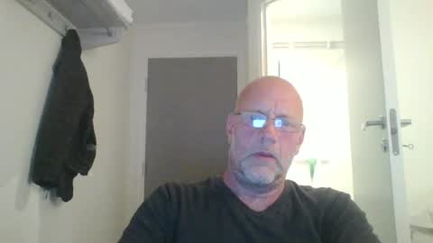 Snapshot of sandnesrune523 chatting on June 14, 10:50 am sandnesrune523 online show from June 14, 10:50 am