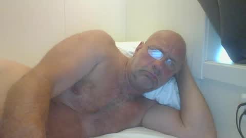 Snapshot of sandnesrune523 chatting on July 8, 5:12 am sandnesrune523 online show from July 8, 5:12 am