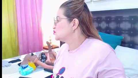 Snapshot of sandra_20_ chatting on May 30, 11:07 am SANDRA online show from May 30, 11:07 am
