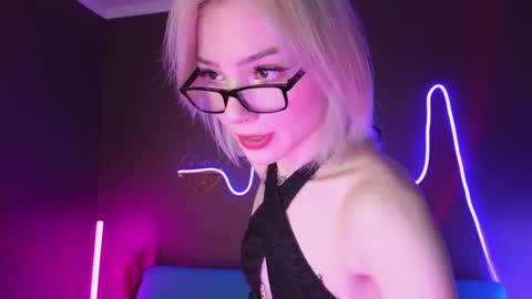 Snapshot of sandraboyl chatting on February 9, 4:14 am Sandy online show from February 9, 4:14 am