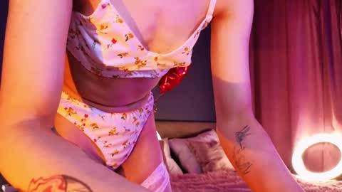 Snapshot of sandraboyl chatting on March 1, 4:15 am Sandy online show from March 1, 4:15 am