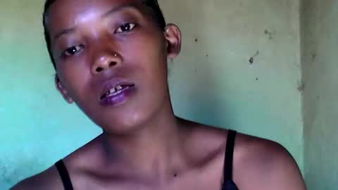 Snapshot of sandrine718 chatting on February 9, 6:39 am sandrine718 online show from February 9, 6:39 am