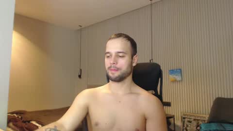 Snapshot of sandro_best chatting on February 10, 5:41 pm DeAlex online show from February 10, 5:41 pm