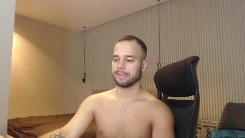 Snapshot of sandro_best chatting on February 11, 10:15 am DeAlex online show from February 11, 10:15 am