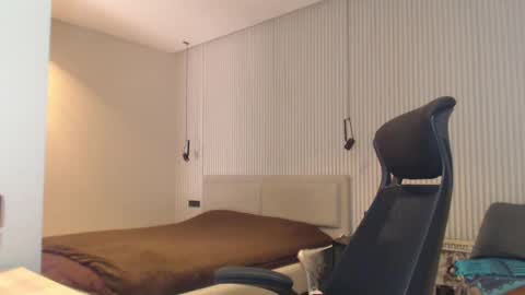 Snapshot of sandro_best chatting on February 12, 10:14 am DeAlex online show from February 12, 10:14 am