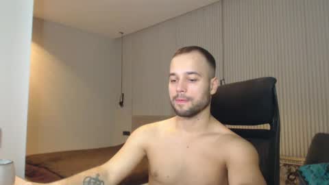 Snapshot of sandro_best chatting on February 12, 1:16 pm DeAlex online show from February 12, 1:16 pm