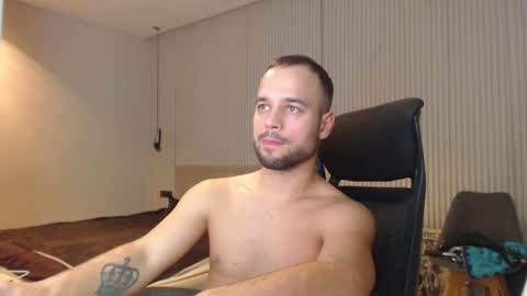 Snapshot of sandro_best chatting on February 15, 4:01 pm DeAlex online show from February 15, 4:01 pm