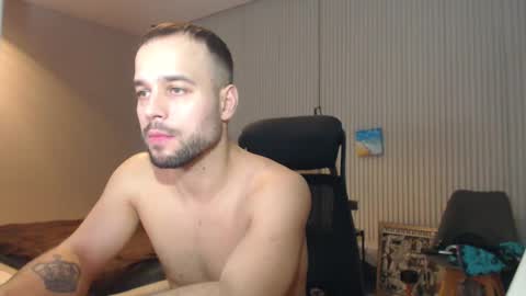 Snapshot of sandro_best chatting on February 16, 1:49 pm DeAlex online show from February 16, 1:49 pm