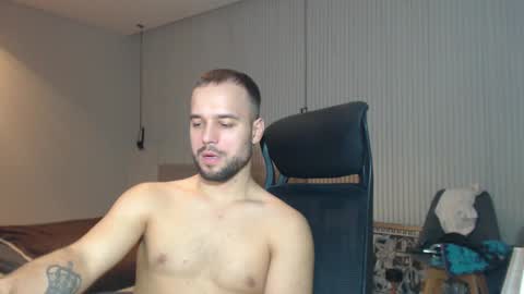 Snapshot of sandro_best chatting on February 17, 12:59 pm DeAlex online show from February 17, 12:59 pm