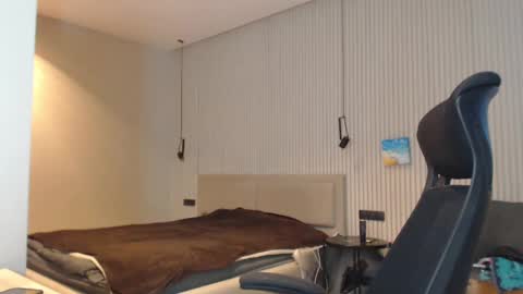 Snapshot of sandro_best chatting on February 18, 12:28 pm DeAlex online show from February 18, 12:28 pm