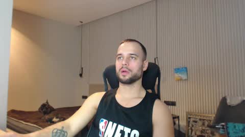 Snapshot of sandro_best chatting on February 19, 12:44 pm DeAlex online show from February 19, 12:44 pm