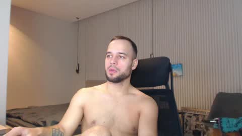 Snapshot of sandro_best chatting on February 20, 9:55 am DeAlex online show from February 20, 9:55 am