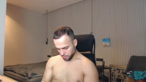 Snapshot of sandro_best chatting on February 20, 12:57 pm DeAlex online show from February 20, 12:57 pm