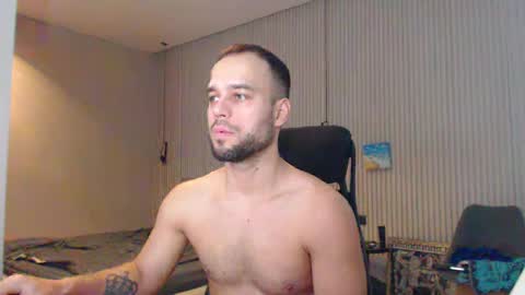 Snapshot of sandro_best chatting on February 21, 10:07 am DeAlex online show from February 21, 10:07 am