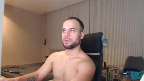 Snapshot of sandro_best chatting on February 21, 1:11 pm DeAlex online show from February 21, 1:11 pm