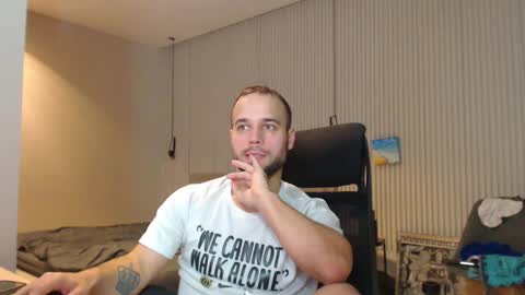 Snapshot of sandro_best chatting on February 22, 4:09 pm DeAlex online show from February 22, 4:09 pm