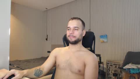 Snapshot of sandro_best chatting on February 25, 9:20 am DeAlex online show from February 25, 9:20 am