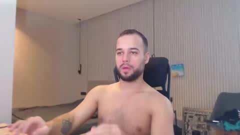 Snapshot of sandro_best chatting on February 27, 9:32 am DeAlex online show from February 27, 9:32 am