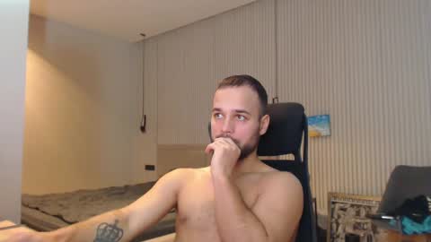 Snapshot of sandro_best chatting on February 27, 12:34 pm DeAlex online show from February 27, 12:34 pm