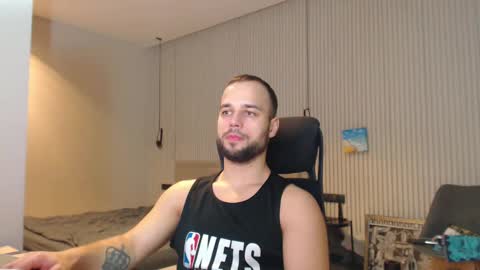 Snapshot of sandro_best chatting on February 27, 7:15 pm DeAlex online show from February 27, 7:15 pm