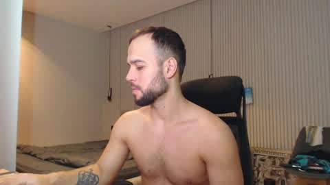 Snapshot of sandro_best chatting on March 1, 10:34 am DeAlex online show from March 1, 10:34 am