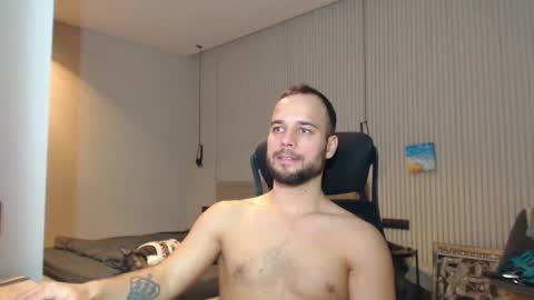 Snapshot of sandro_best chatting on March 1, 1:40 pm DeAlex online show from March 1, 1:40 pm