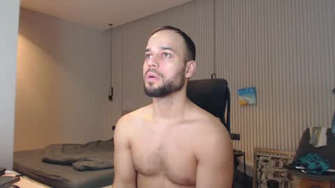 Snapshot of sandro_best chatting on March 3, 9:11 am DeAlex online show from March 3, 9:11 am