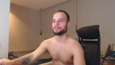 Snapshot of sandro_best chatting on March 4, 11:08 am DeAlex online show from March 4, 11:08 am