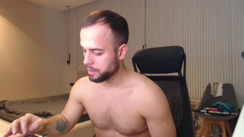 Snapshot of sandro_best chatting on March 4, 2:21 pm DeAlex online show from March 4, 2:21 pm