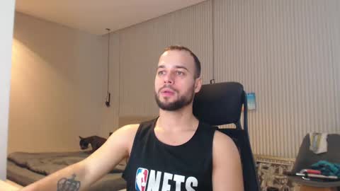 Snapshot of sandro_best chatting on March 5, 10:44 am DeAlex online show from March 5, 10:44 am