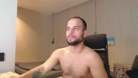 Snapshot of sandro_best chatting on March 5, 4:57 pm DeAlex online show from March 5, 4:57 pm