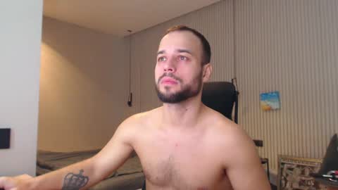 Snapshot of sandro_best chatting on March 6, 11:03 am DeAlex online show from March 6, 11:03 am