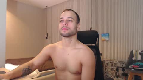 Snapshot of sandro_best chatting on March 7, 10:56 am DeAlex online show from March 7, 10:56 am