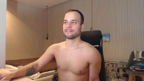 Snapshot of sandro_best chatting on March 7, 2:01 pm DeAlex online show from March 7, 2:01 pm