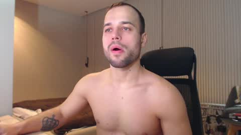 Snapshot of sandro_best chatting on March 8, 11:37 am DeAlex online show from March 8, 11:37 am