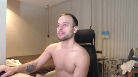 Snapshot of sandro_best chatting on March 9, 6:00 pm DeAlex online show from March 9, 6:00 pm